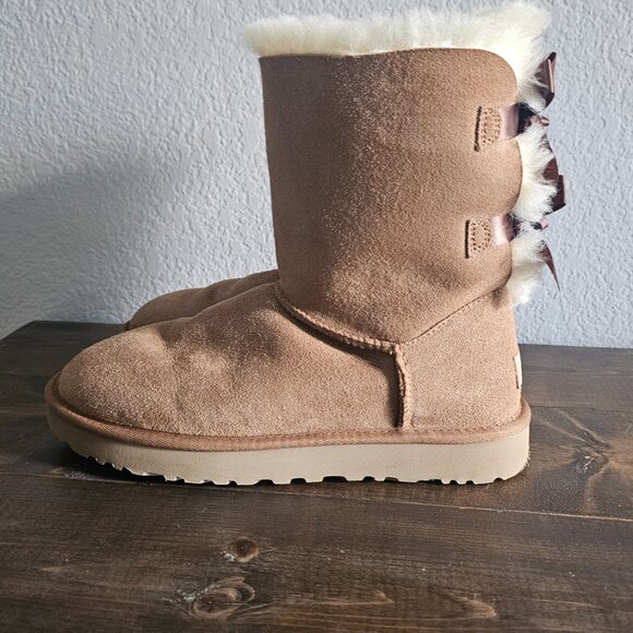 Ugg Bailey Bow II Boots - like new - Picture 2 of 7
